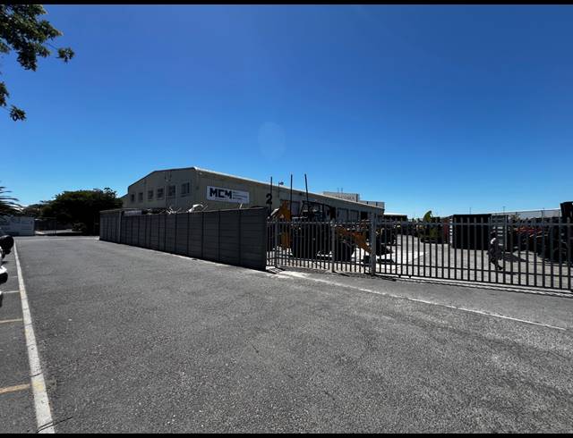 915M² WAREHOUSE TO LET IN AIRPORT INDUSTRIA
